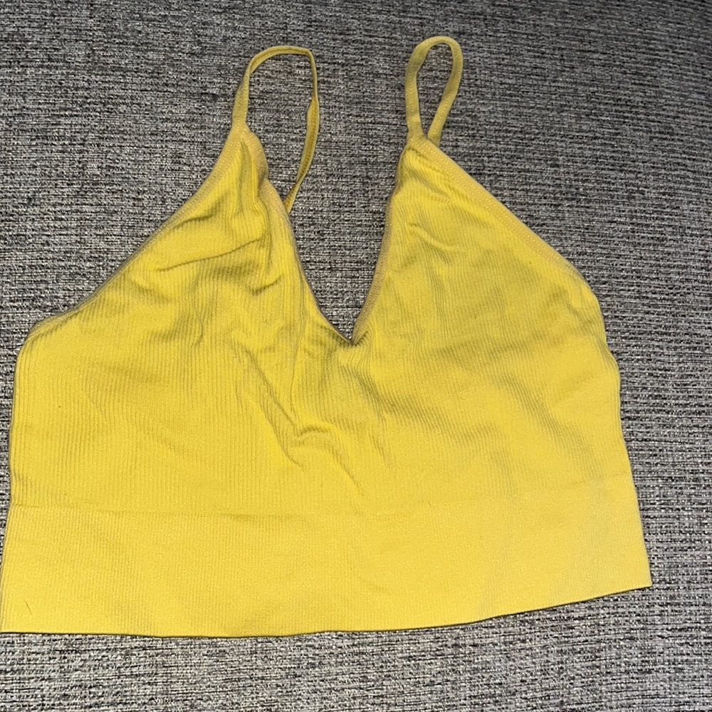 Yellow cropped tee